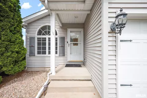 Exterior - 2121 W Miners Dr, Dunlap, IL 61525 photo 2 of 7