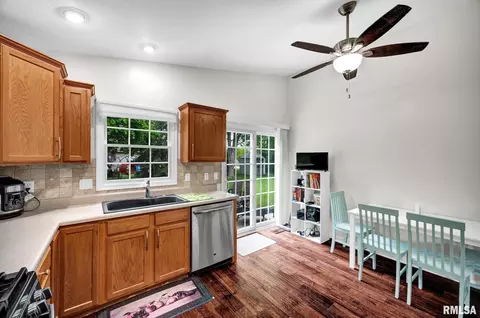 Kitchen - 2121 W Miners Dr, Dunlap, IL 61525 photo 2 of 3