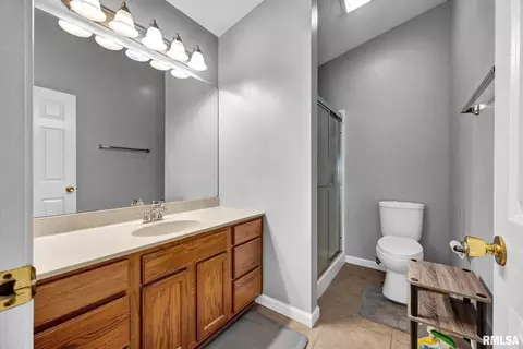 Bath - 2121 W Miners Dr, Dunlap, IL 61525 photo 1 of 3