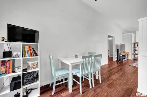 Dining - 2121 W Miners Dr, Dunlap, IL 61525 photo 2 of 3