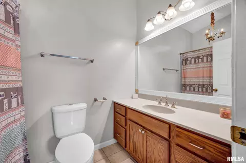 Bath - 2121 W Miners Dr, Dunlap, IL 61525 photo 2 of 3