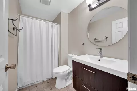 Bath - 2121 W Miners Dr, Dunlap, IL 61525 photo 3 of 3