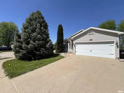 2121 W Miners Dr, Dunlap, IL 61525