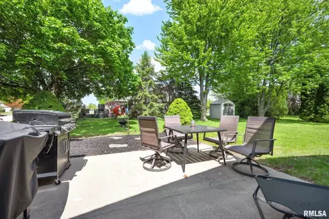 Exterior - 2121 W Miners Dr, Dunlap, IL 61525 photo 4 of 7