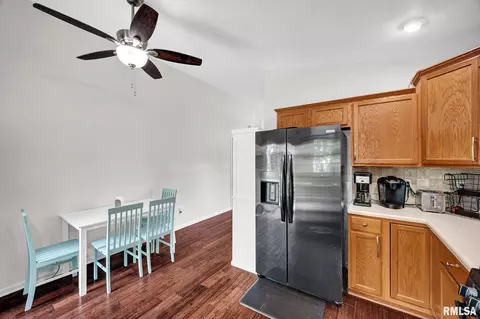 Dining - 2121 W Miners Dr, Dunlap, IL 61525 photo 3 of 3