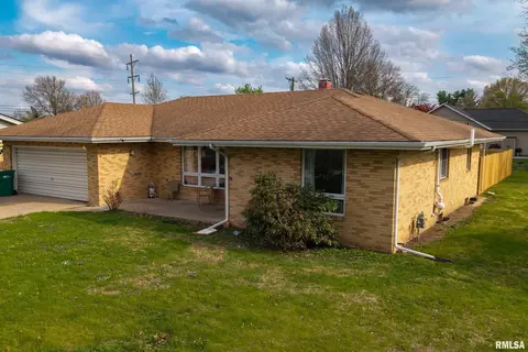 865 E Franklin St, Macomb, IL 61455