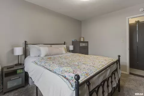 Bedroom - 865 E Franklin St, Macomb, IL 61455 photo 4 of 5