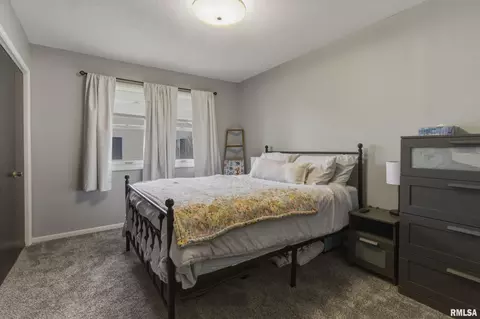 Bedroom - 865 E Franklin St, Macomb, IL 61455 photo 5 of 5