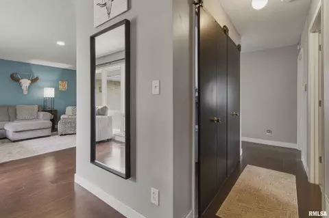 Entry Way - 865 E Franklin St, Macomb, IL 61455 photo 1 of 1