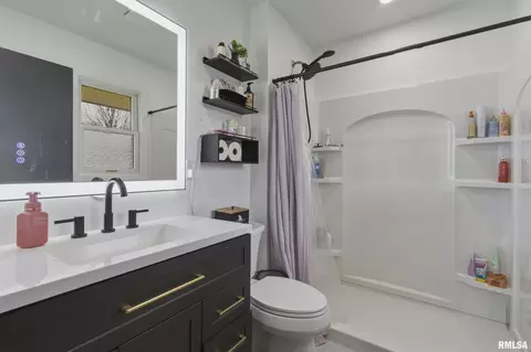 Bath - 865 E Franklin St, Macomb, IL 61455 photo 1 of 2