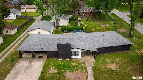 602 E Garland St, West Frankfort, IL 62896