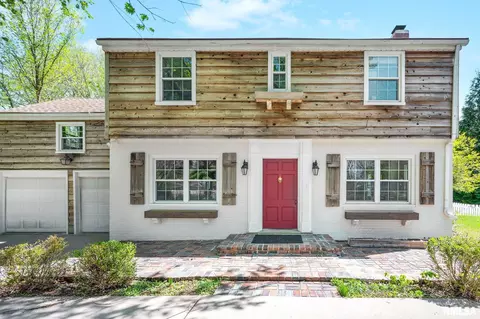 5908 N Elm Ln, Peoria, IL 61614