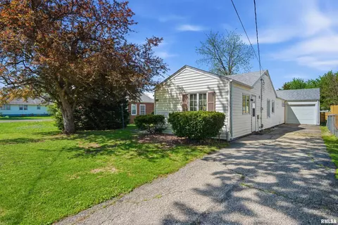 1428 Brown Ave, Galesburg, IL 61401