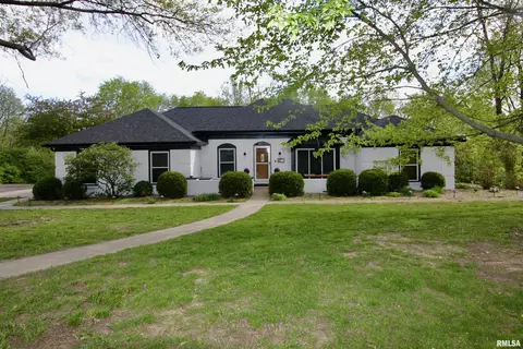 609 N Swords Ave, West Peoria, IL 61604