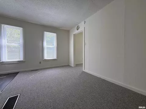 Living - 322 E Franklin St, Macomb, IL 61455 photo 4 of 4