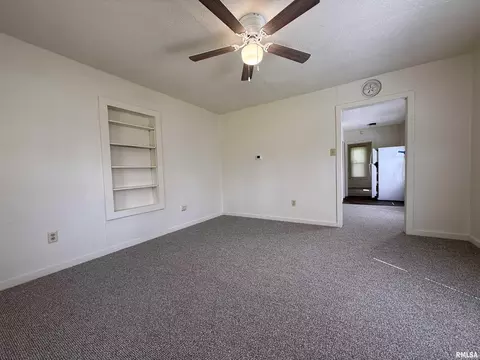 Living - 322 E Franklin St, Macomb, IL 61455 photo 1 of 4