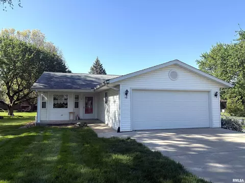 110 E Green St, Deer Creek, IL 61733