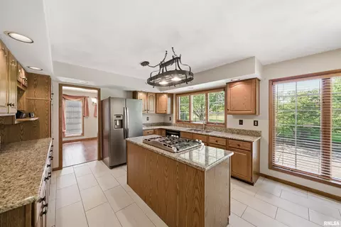 Kitchen - 1115 Tottenham Ct, Washington, IL 61571 photo 6 of 9