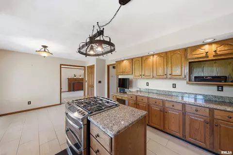 Kitchen - 1115 Tottenham Ct, Washington, IL 61571 photo 2 of 9