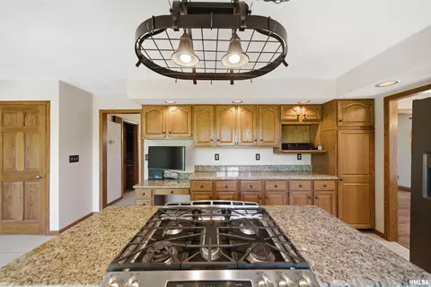 Kitchen - 1115 Tottenham Ct, Washington, IL 61571 photo 3 of 9