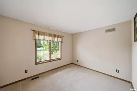 Bedroom - 1115 Tottenham Ct, Washington, IL 61571 photo 11 of 16