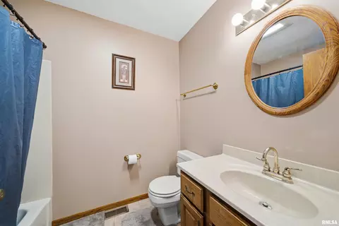 Bath - 1115 Tottenham Ct, Washington, IL 61571 photo 2 of 6