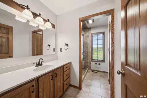 Bath - 1115 Tottenham Ct, Washington, IL 61571 photo 3 of 6