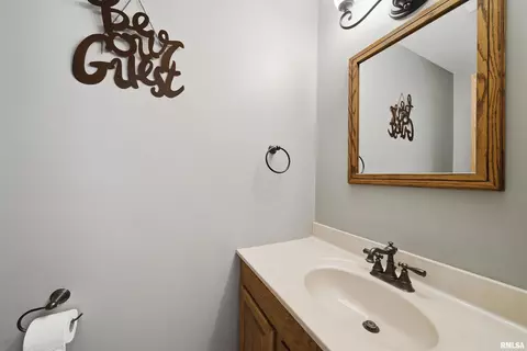 Bath - 1115 Tottenham Ct, Washington, IL 61571 photo 1 of 6