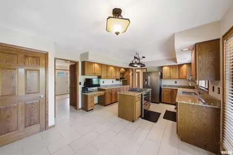 Kitchen - 1115 Tottenham Ct, Washington, IL 61571 photo 9 of 9