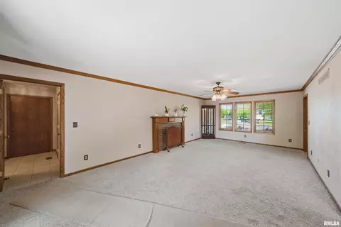 Living - 1115 Tottenham Ct, Washington, IL 61571 photo 6 of 9