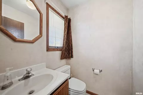 Bath - 1115 Tottenham Ct, Washington, IL 61571 photo 5 of 6