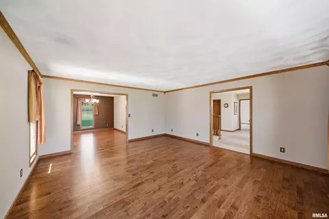 Living - 1115 Tottenham Ct, Washington, IL 61571 photo 2 of 9