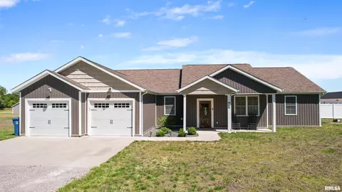 880 Sycamore Rd, Carbondale, IL 62901