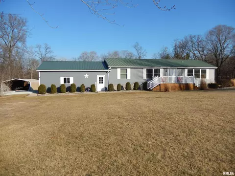 404 N Hun St, Colchester, IL 62326