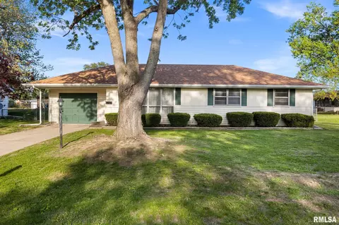 3510 N Elmcroft Ter, Peoria, IL 61604