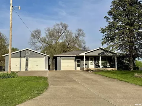 435 Avenue F St, Canton, IL 61520