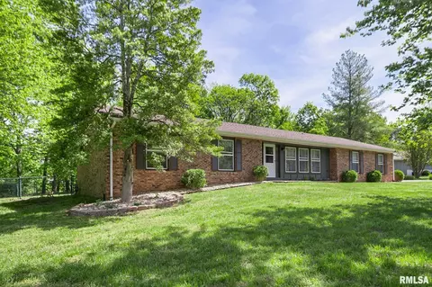 124 Spring Arbor Dr, Carbondale, IL 62902