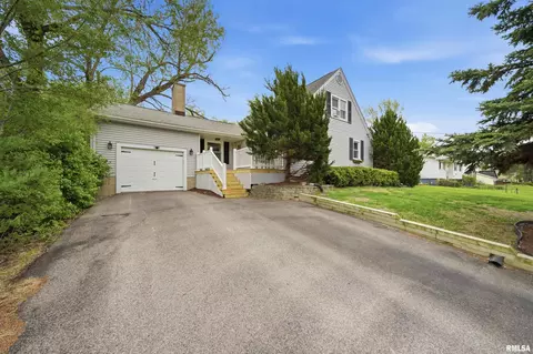 5006 N Edgebrook Dr, Peoria, IL 61614