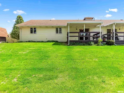 Exterior - 1683 E Myrtle St, Canton, IL 61520 photo 3 of 7