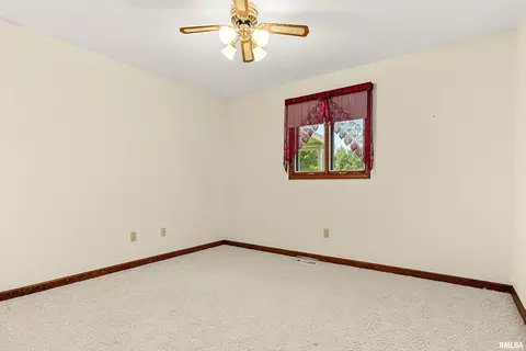 Bedroom - 1683 E Myrtle St, Canton, IL 61520 photo 4 of 4