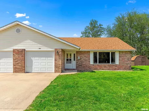 Exterior - 1683 E Myrtle St, Canton, IL 61520 photo 2 of 7