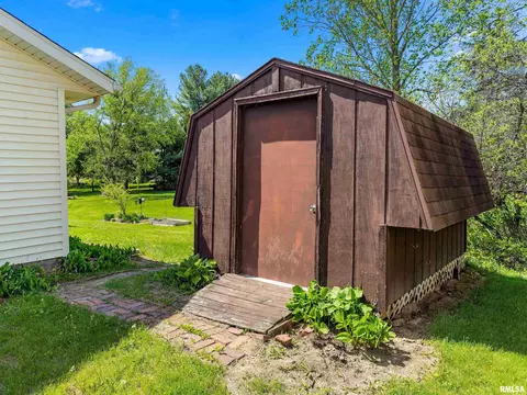 Exterior - 1683 E Myrtle St, Canton, IL 61520 photo 7 of 7