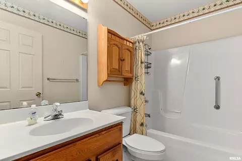 Bath - 1683 E Myrtle St, Canton, IL 61520 photo 3 of 3