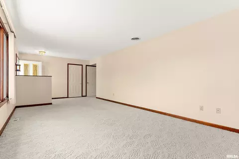 Living - 1683 E Myrtle St, Canton, IL 61520 photo 3 of 4