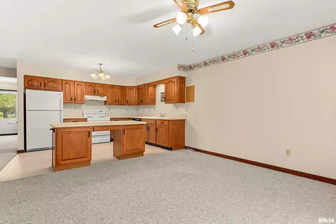 Kitchen - 1683 E Myrtle St, Canton, IL 61520 photo 4 of 4