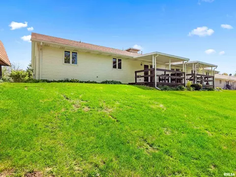Exterior - 1683 E Myrtle St, Canton, IL 61520 photo 4 of 7