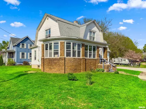 389 S Avenue A St, Canton, IL 61520