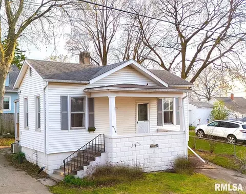 918 Margaret St, Pekin, IL 61554