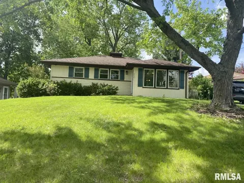 5435 N Longwood Dr, Peoria, IL 61614