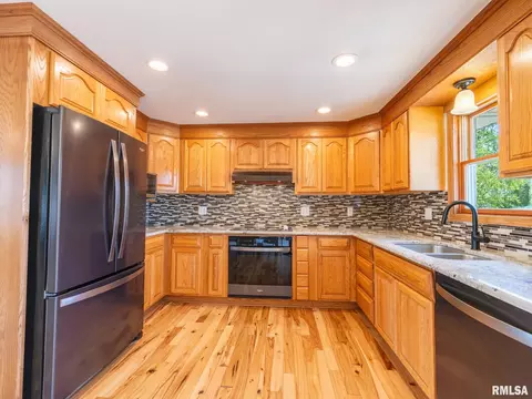 Kitchen - 1128 W Progress St, Metamora, IL 61548 photo 3 of 6